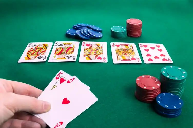 မြန်မာ KBZPay Wave Money AYA Pay ဖြင့် MMR12 တွင် ငွေသွင်းနေသောမြင်ကွင်း